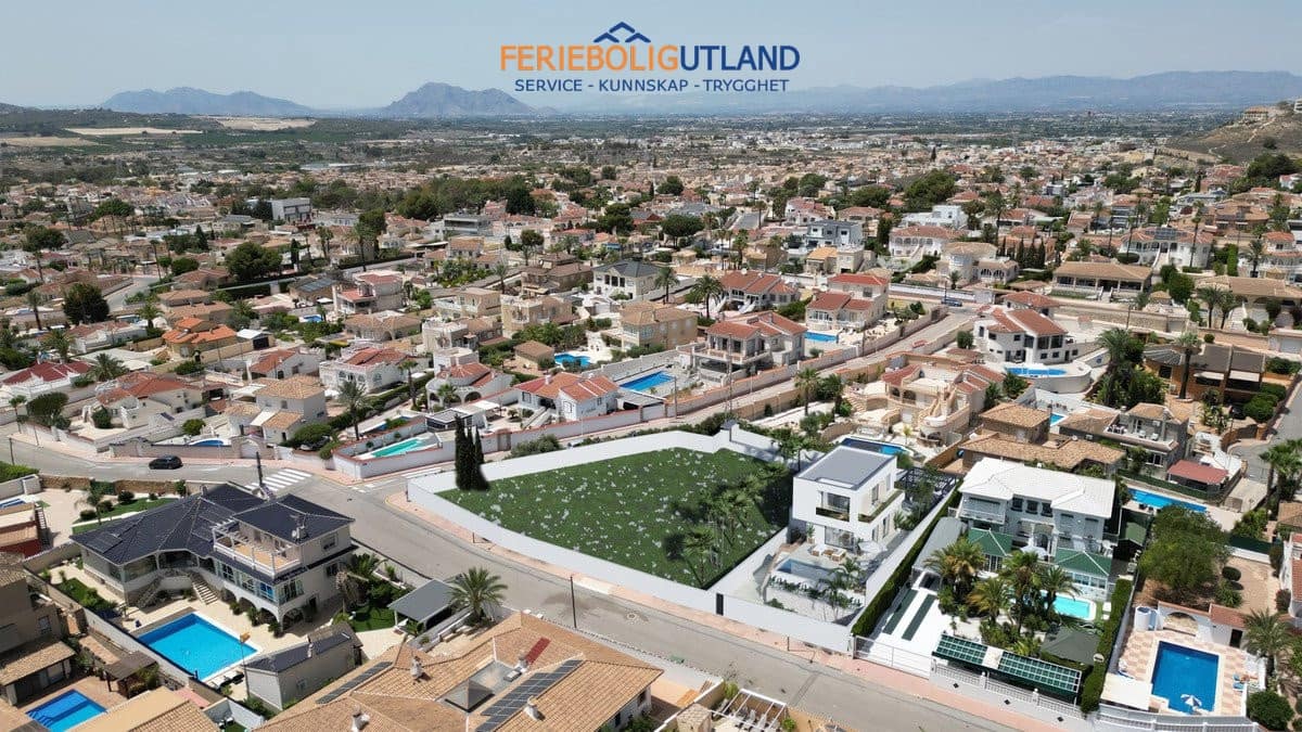 Chalet de 3 habitaciones en Ciudad Quesada en venta con piscina garaje - 1.050.000 € (Ref: 10007034)
