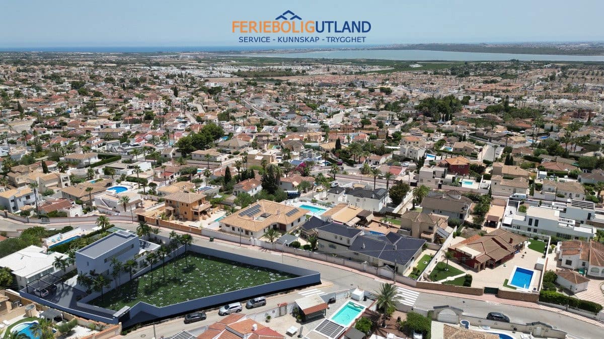 Chalet de 3 habitaciones en Ciudad Quesada en venta con piscina garaje - 1.050.000 € (Ref: 10007034)