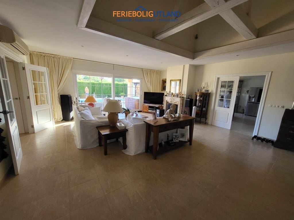 4 chambre Villa/Maison à vendre à Playa Flamenca avec piscine - 860 000 € (Ref: 10007038)