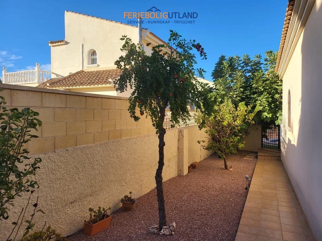 4 chambre Villa/Maison à vendre à Playa Flamenca avec piscine - 860 000 € (Ref: 10007038)