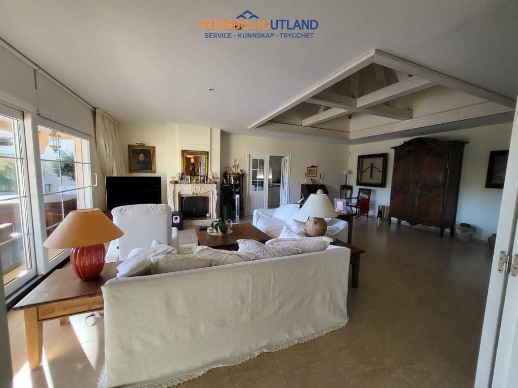4 chambre Villa/Maison à vendre à Playa Flamenca avec piscine - 860 000 € (Ref: 10007038)