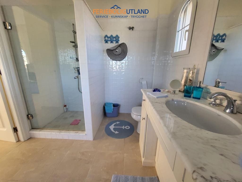 4 chambre Villa/Maison à vendre à Playa Flamenca avec piscine - 860 000 € (Ref: 10007038)