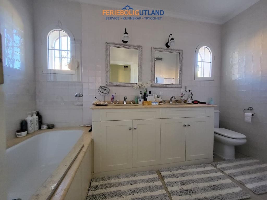 4 chambre Villa/Maison à vendre à Playa Flamenca avec piscine - 860 000 € (Ref: 10007038)