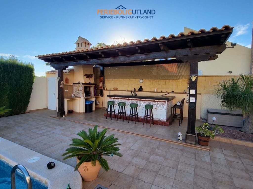 4 chambre Villa/Maison à vendre à Playa Flamenca avec piscine - 860 000 € (Ref: 10007038)