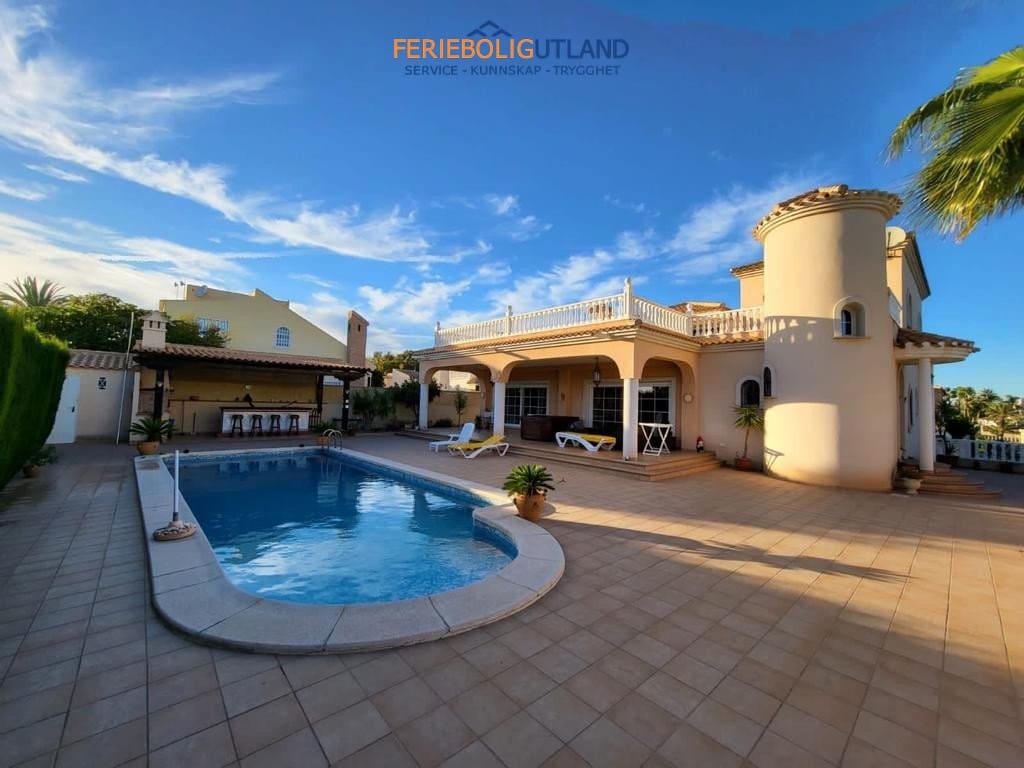 4 chambre Villa/Maison à vendre à Playa Flamenca avec piscine - 860 000 € (Ref: 10007038)