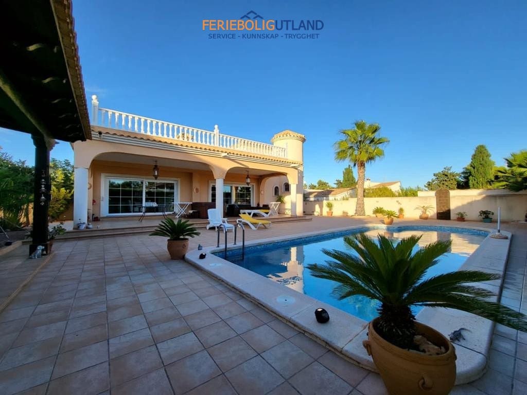 4 chambre Villa/Maison à vendre à Playa Flamenca avec piscine - 860 000 € (Ref: 10007038)