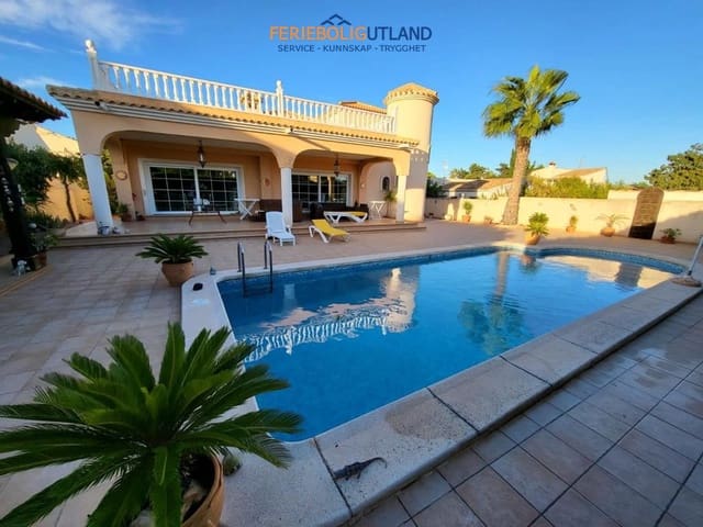 4 chambre Villa/Maison à vendre à Playa Flamenca, Orihuela avec piscine - 860 000 € (Ref: 10007038)