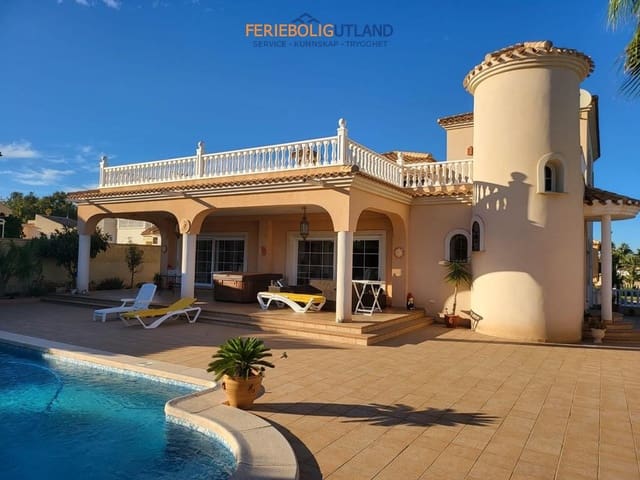 4 chambre Villa/Maison à vendre à Playa Flamenca, Orihuela avec piscine - 860 000 € (Ref: 10007038)