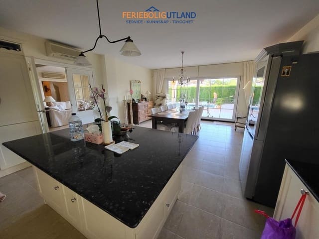 4 chambre Villa/Maison à vendre à Playa Flamenca, Orihuela avec piscine - 860 000 € (Ref: 10007038)