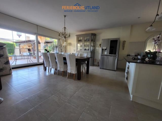4 chambre Villa/Maison à vendre à Playa Flamenca, Orihuela avec piscine - 860 000 € (Ref: 10007038)