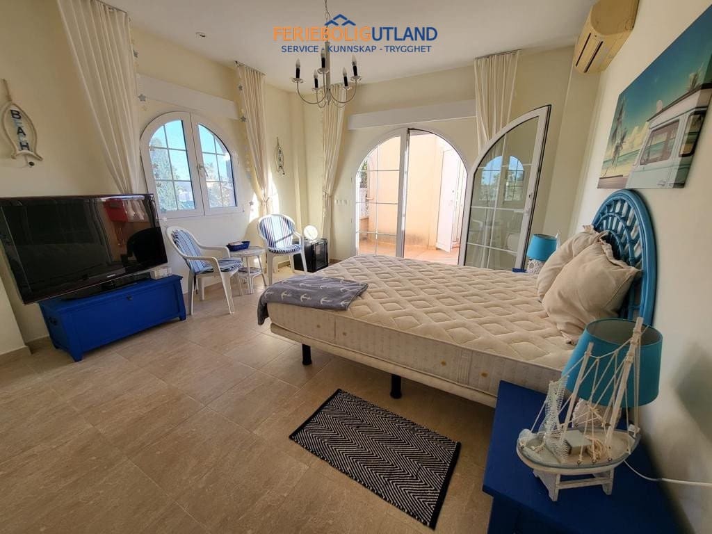 4 chambre Villa/Maison à vendre à Playa Flamenca avec piscine - 860 000 € (Ref: 10007038)