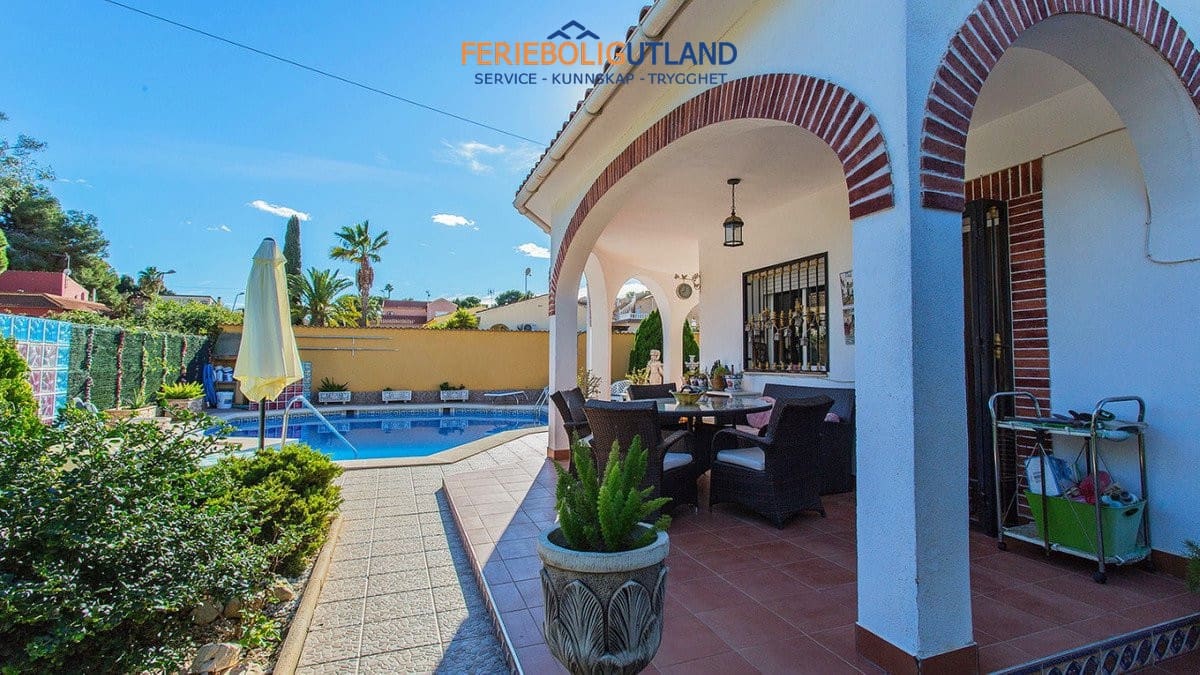 Chalet de 5 habitaciones en Los Balcones en venta con piscina - 980.000 € (Ref: 10007039)