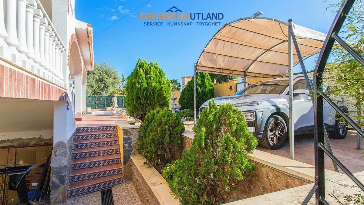 Chalet de 5 habitaciones en Los Balcones en venta con piscina - 980.000 € (Ref: 10007039)