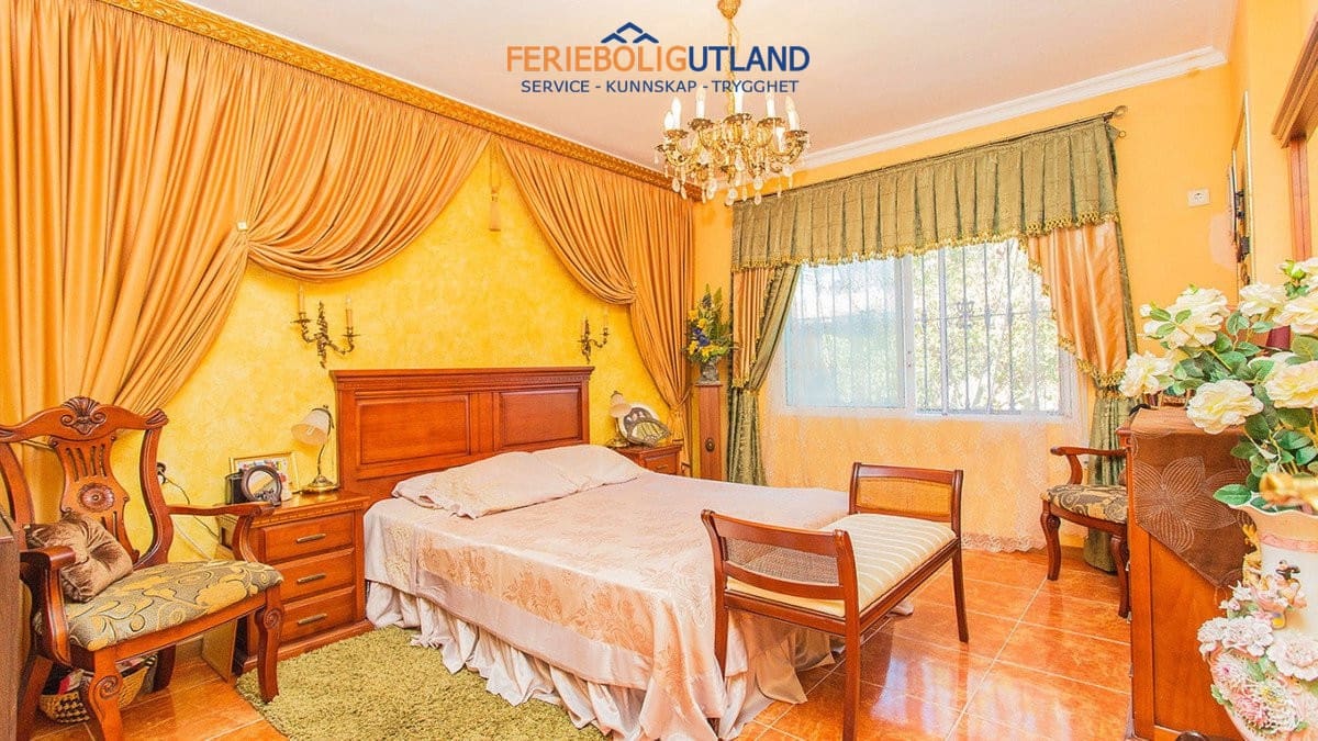 Chalet de 5 habitaciones en Los Balcones en venta con piscina - 980.000 € (Ref: 10007039)