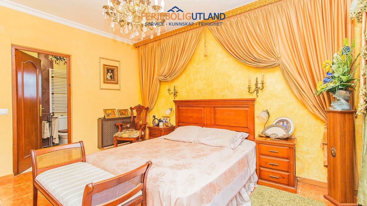 Chalet de 5 habitaciones en Los Balcones en venta con piscina - 980.000 € (Ref: 10007039)