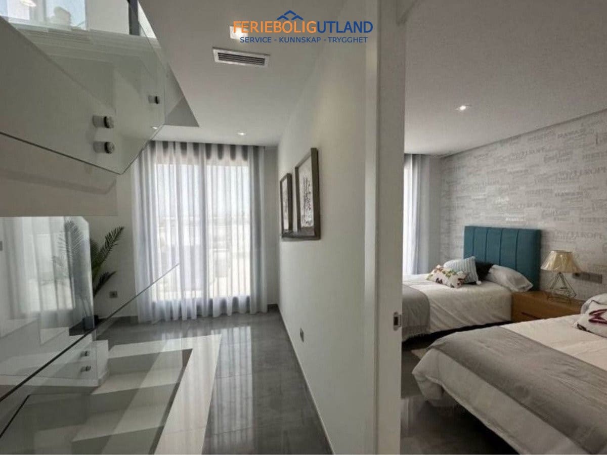 3 bedroom Villa for sale in Los Altos with pool garage - € 670,000 (Ref: 10007040)