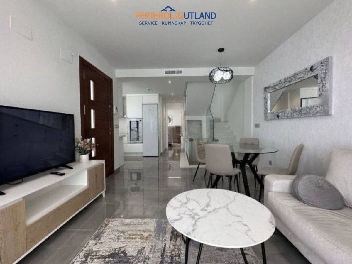 3 bedroom Villa for sale in Los Altos with pool garage - € 670,000 (Ref: 10007040)