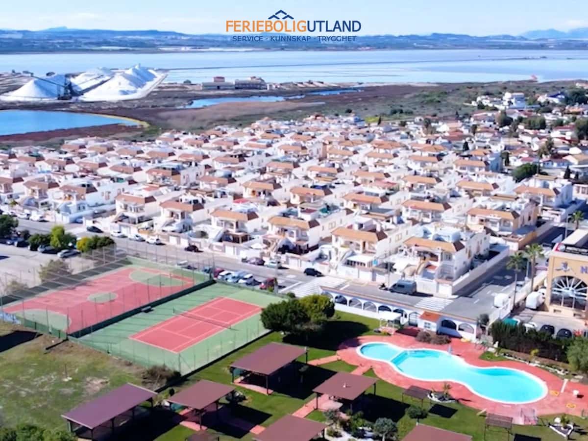 3 bedroom Townhouse for sale in Torrevieja with pool garage - € 215,000 (Ref: 10007042)