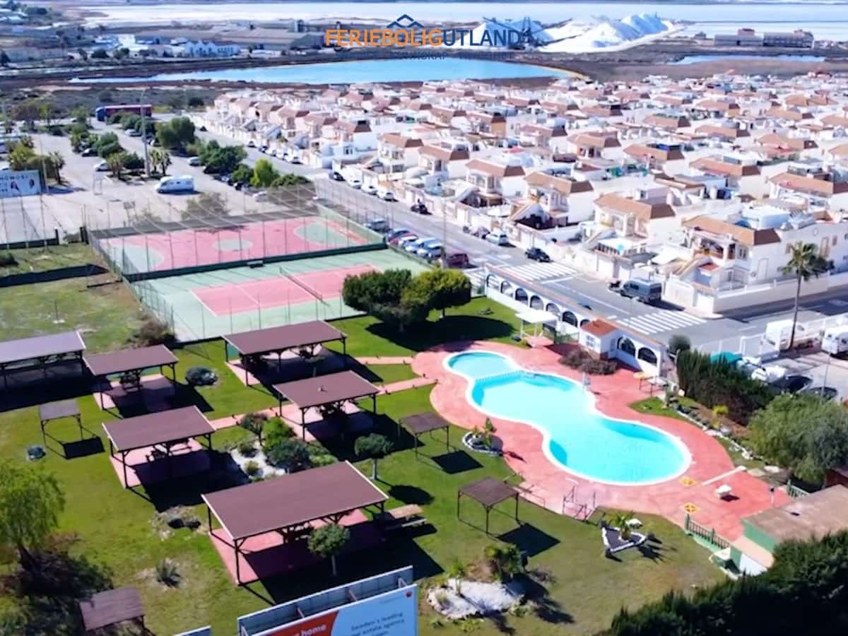 3 bedroom Townhouse for sale in Torrevieja with pool garage - € 215,000 (Ref: 10007042)