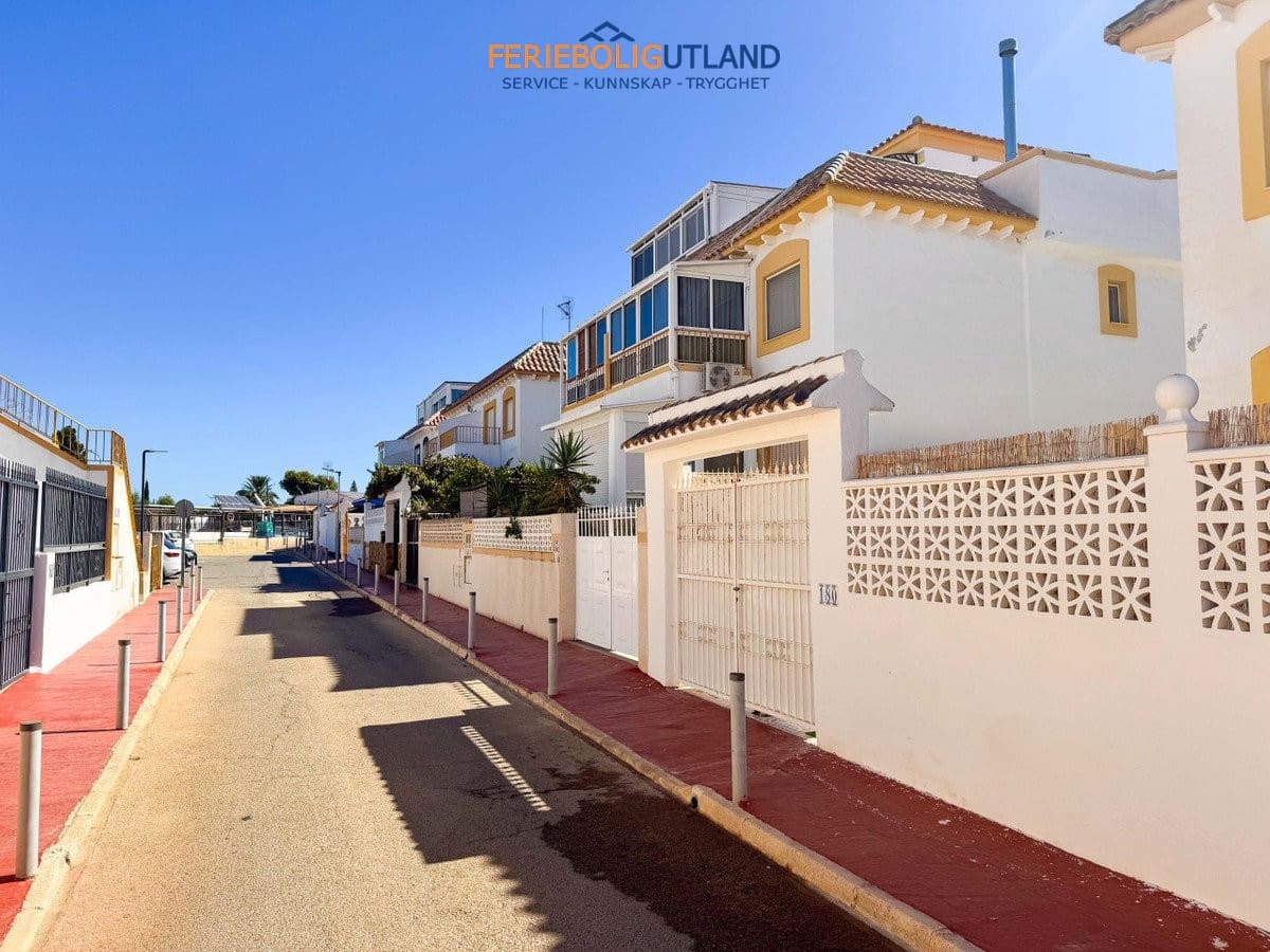 3 bedroom Townhouse for sale in Torrevieja with pool garage - € 215,000 (Ref: 10007042)