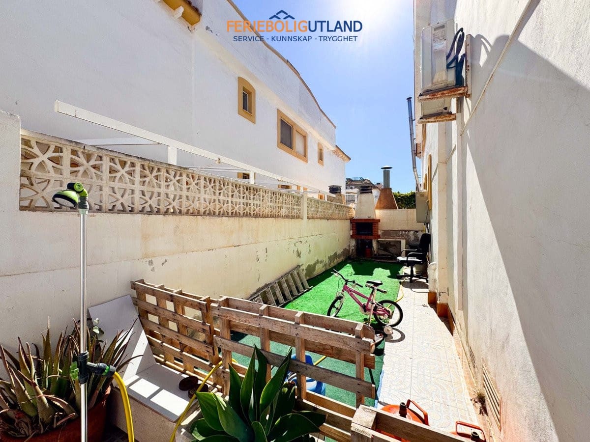 3 bedroom Townhouse for sale in Torrevieja with pool garage - € 215,000 (Ref: 10007042)