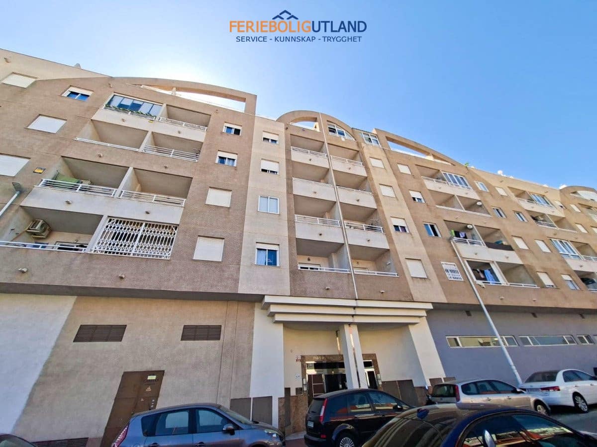 2 soveværelse Lejlighed til salg i Torrevieja med swimmingpool garage - € 156.260 (Ref: 10007043)