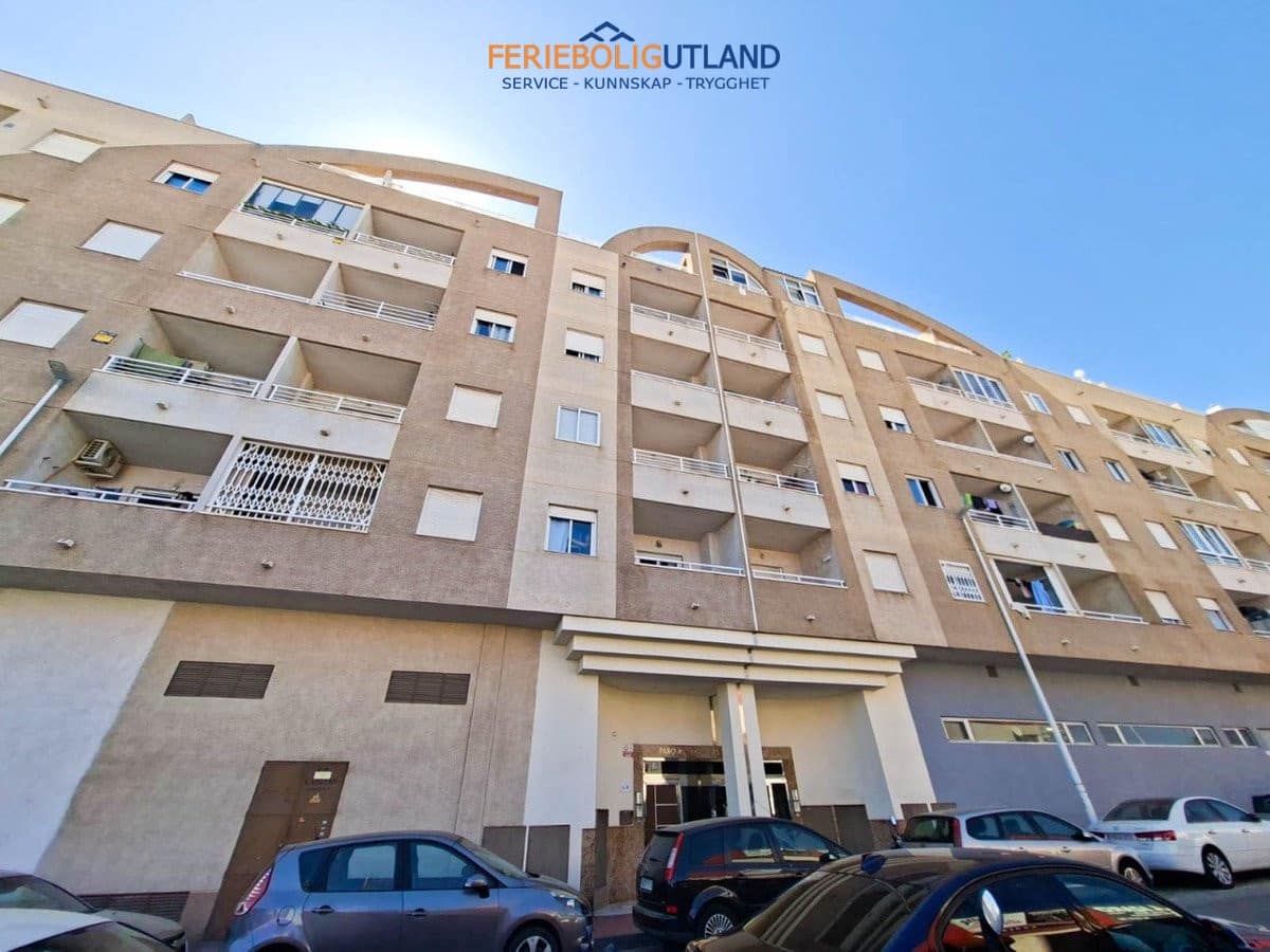 2 soveværelse Lejlighed til salg i Torrevieja med swimmingpool garage - € 156.260 (Ref: 10007043)