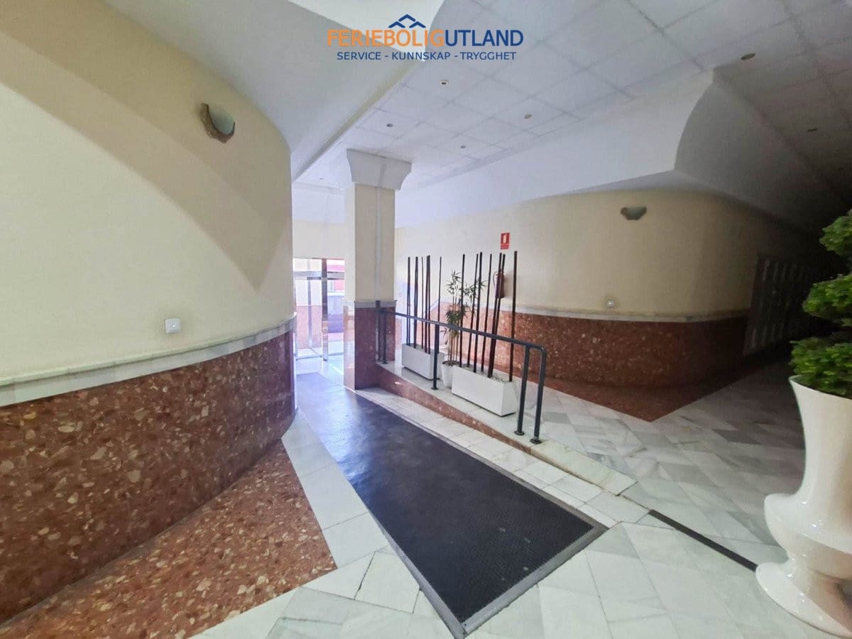 2 soveværelse Lejlighed til salg i Torrevieja med swimmingpool garage - € 156.260 (Ref: 10007043)