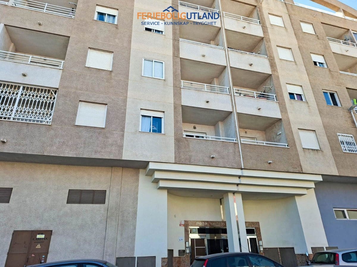 2 soveværelse Lejlighed til salg i Torrevieja med swimmingpool garage - € 156.260 (Ref: 10007043)
