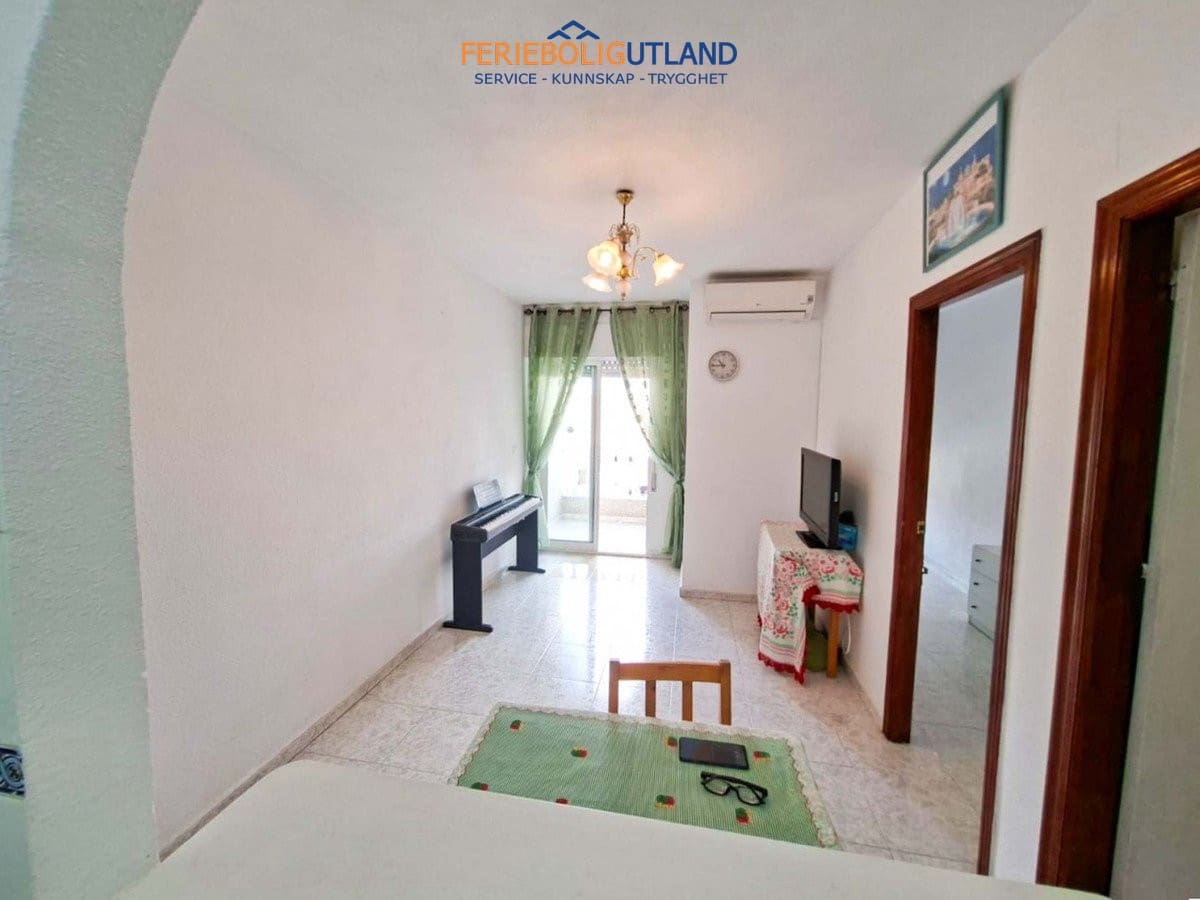 Apartamento de 2 habitaciones en Torrevieja en venta - 128.800 € (Ref: 10007044)
