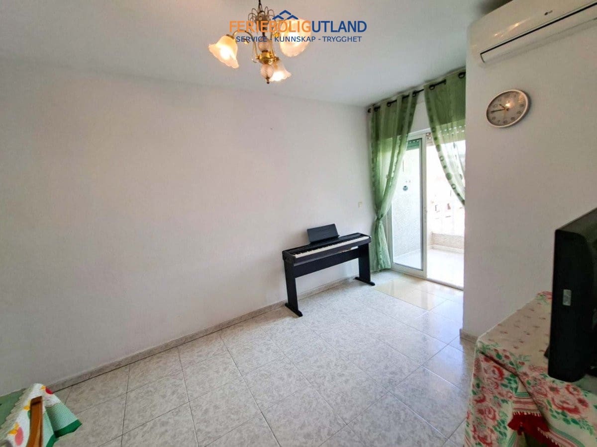 Apartamento de 2 habitaciones en Torrevieja en venta - 128.800 € (Ref: 10007044)