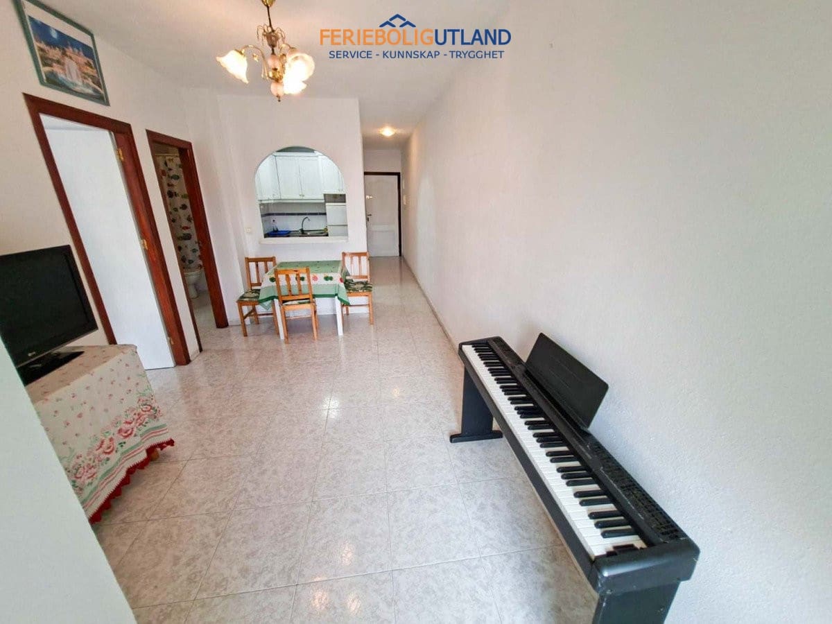 Apartamento de 2 habitaciones en Torrevieja en venta - 128.800 € (Ref: 10007044)