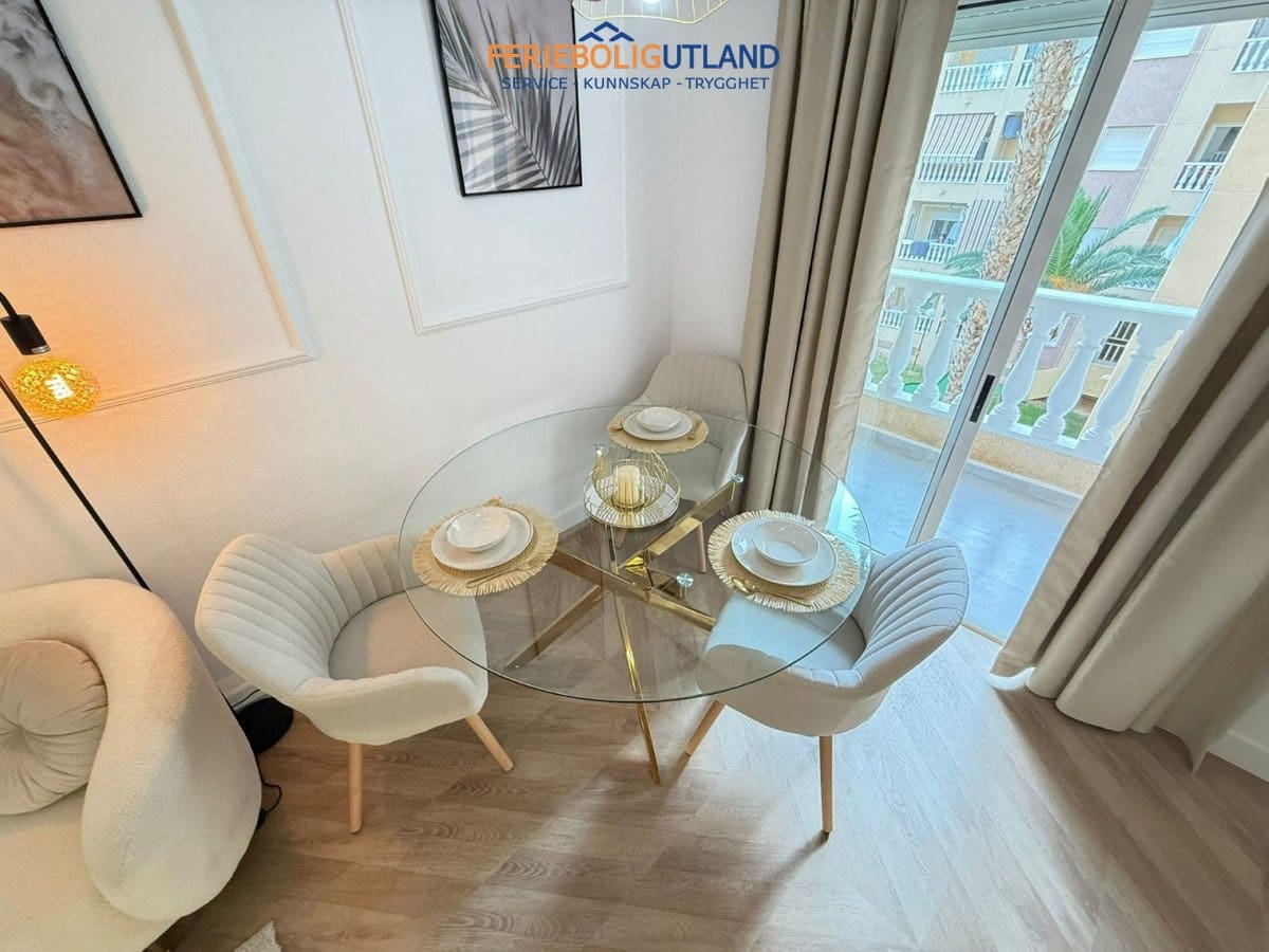 2 slaapkamer Appartement te koop in Torrevieja met zwembad - € 169.000 (Ref: 10007045)