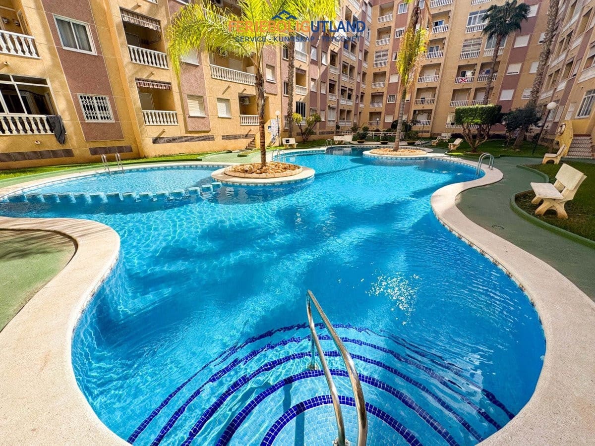 2 slaapkamer Appartement te koop in Torrevieja met zwembad - € 169.000 (Ref: 10007045)