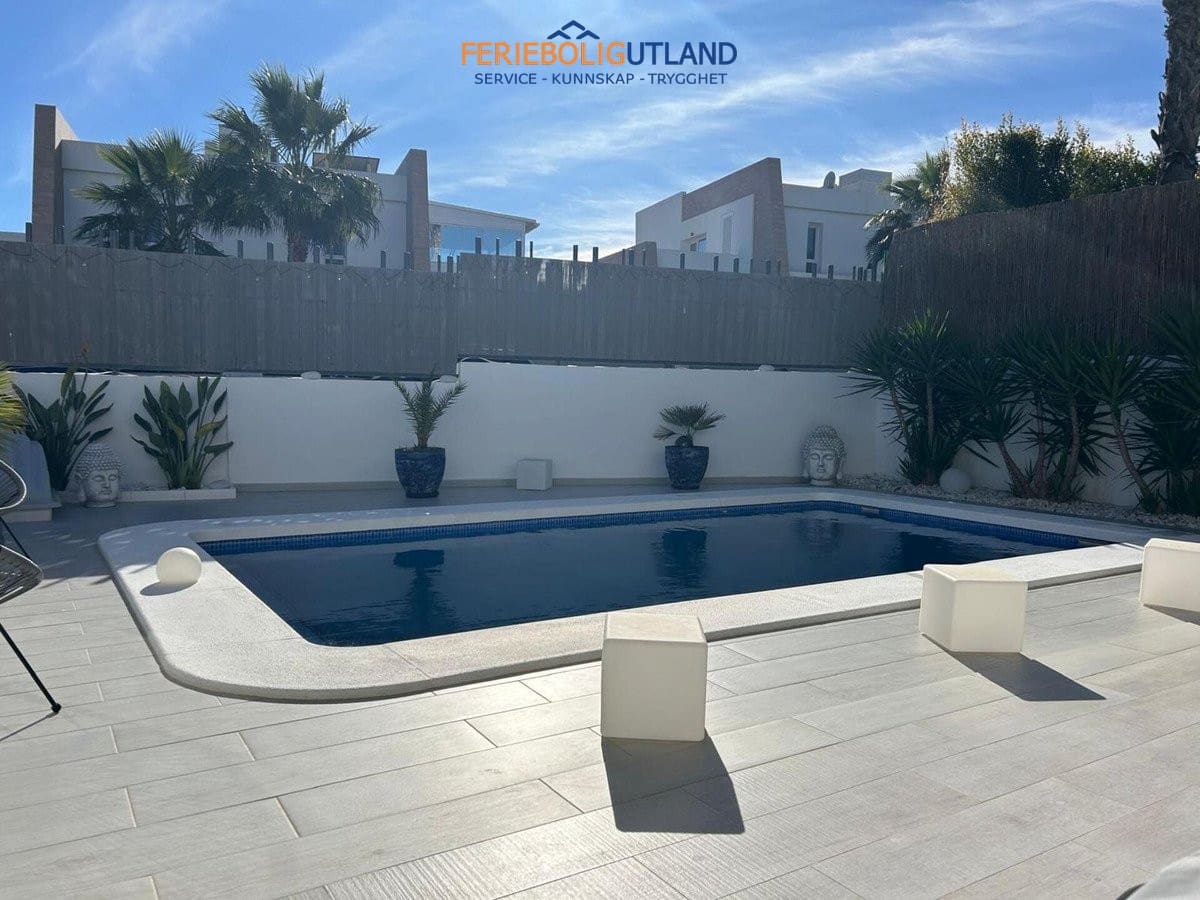 3 soveværelse Villa til salg i Algorfa med swimmingpool - € 595.000 (Ref: 10007053)