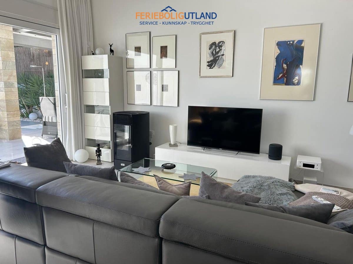 3 soveværelse Villa til salg i Algorfa med swimmingpool - € 595.000 (Ref: 10007053)
