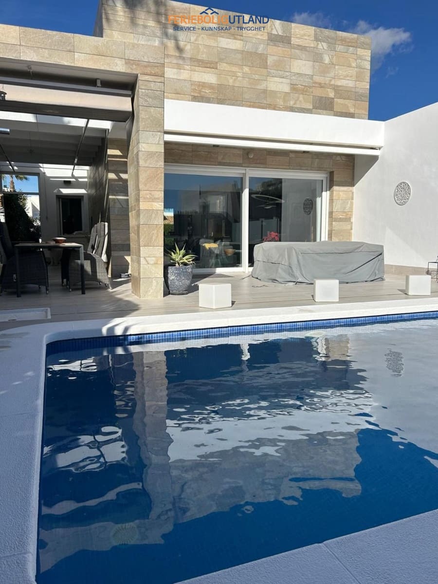 3 soveværelse Villa til salg i Algorfa med swimmingpool - € 595.000 (Ref: 10007053)