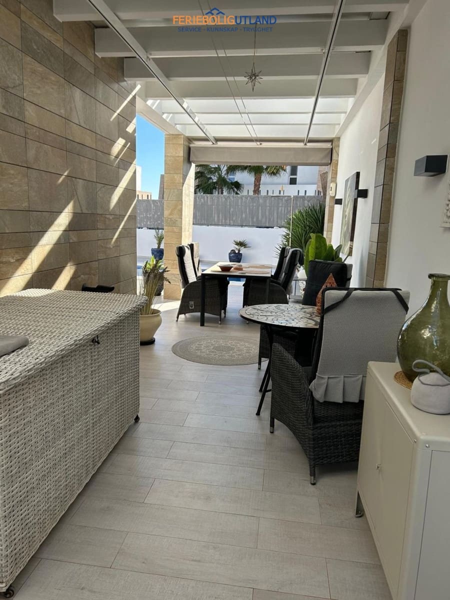 3 soveværelse Villa til salg i Algorfa med swimmingpool - € 595.000 (Ref: 10007053)