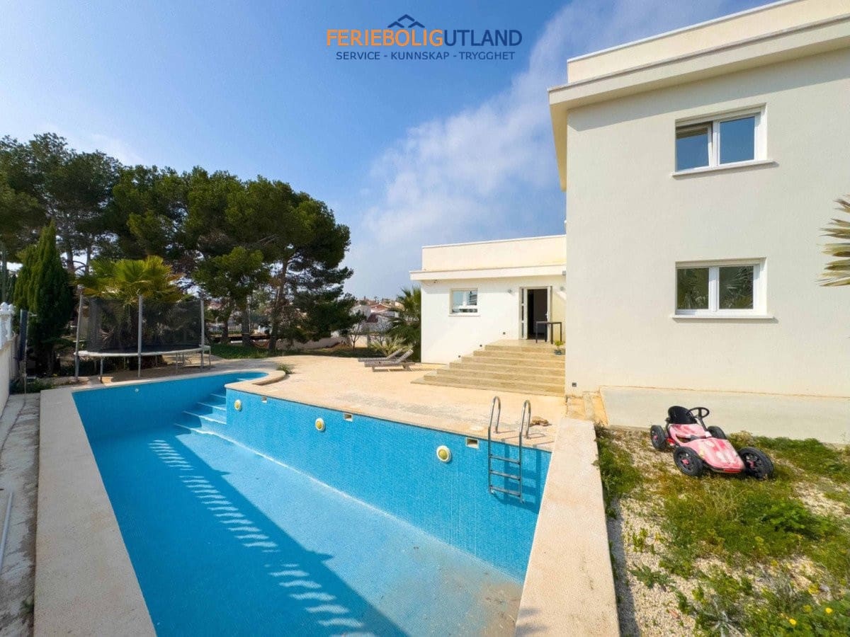 Chalet de 4 habitaciones en Ciudad Quesada en venta con piscina garaje - 549.000 € (Ref: 10007058)
