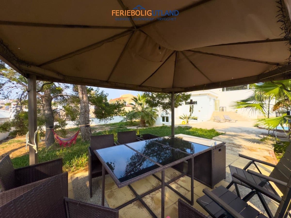 Chalet de 4 habitaciones en Ciudad Quesada en venta con piscina garaje - 549.000 € (Ref: 10007058)