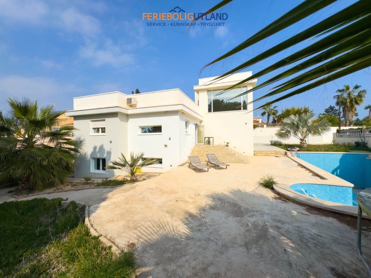 Chalet de 4 habitaciones en Ciudad Quesada en venta con piscina garaje - 549.000 € (Ref: 10007058)