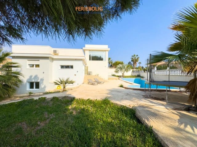 Chalet de 4 habitaciones en Ciudad Quesada, Rojales en venta con piscina garaje - 549.000 € (Ref: 10007058)