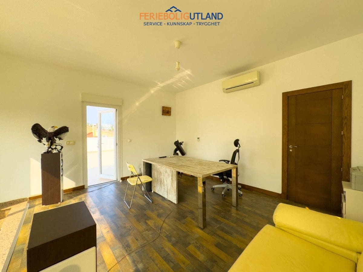 Chalet de 4 habitaciones en Ciudad Quesada en venta con piscina garaje - 549.000 € (Ref: 10007058)