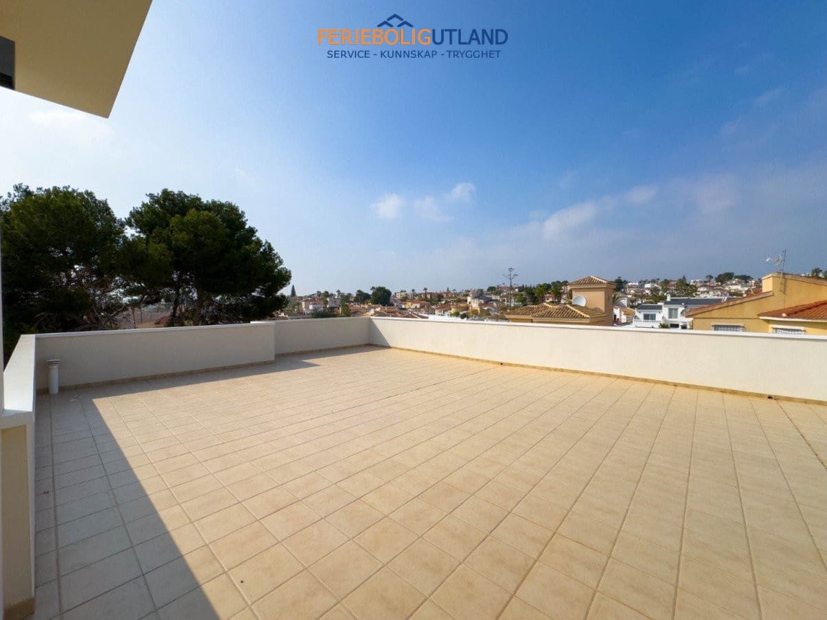 Chalet de 4 habitaciones en Ciudad Quesada en venta con piscina garaje - 549.000 € (Ref: 10007058)