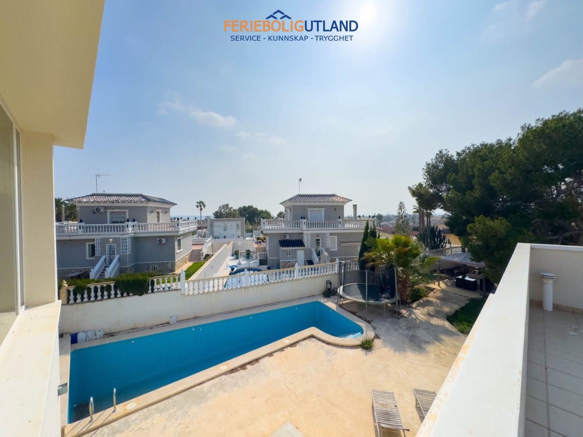 Chalet de 4 habitaciones en Ciudad Quesada en venta con piscina garaje - 549.000 € (Ref: 10007058)