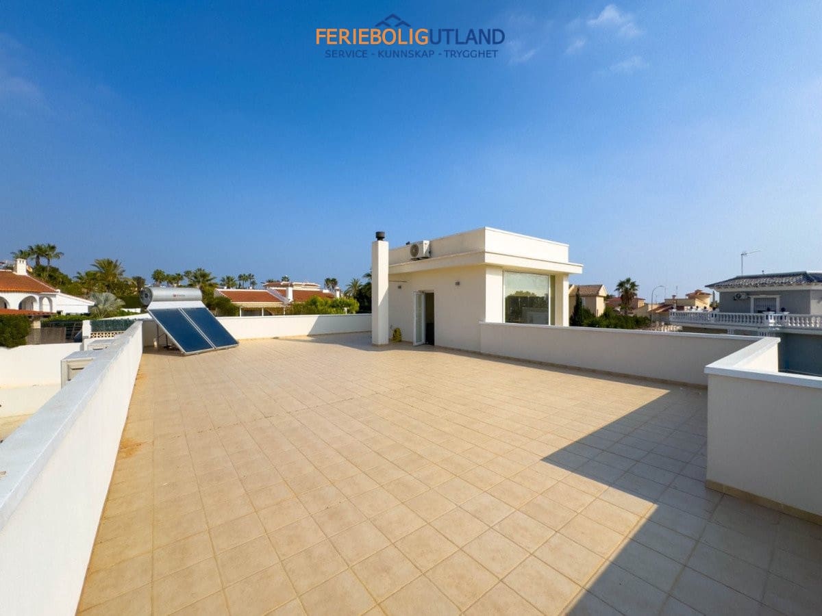 Chalet de 4 habitaciones en Ciudad Quesada en venta con piscina garaje - 549.000 € (Ref: 10007058)