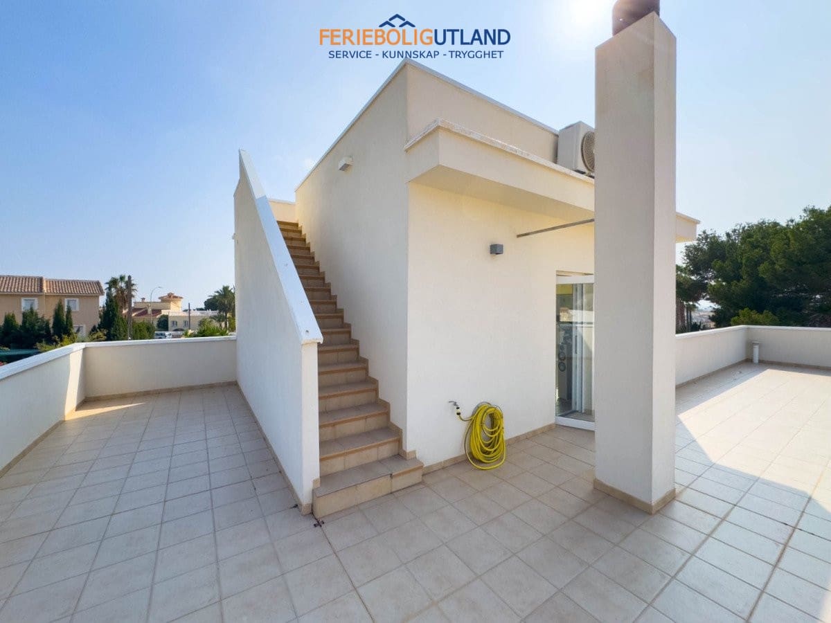 Chalet de 4 habitaciones en Ciudad Quesada en venta con piscina garaje - 549.000 € (Ref: 10007058)
