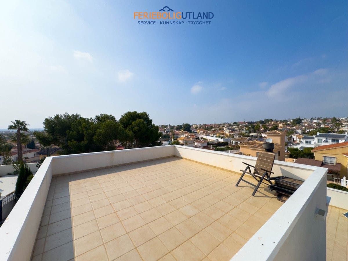 Chalet de 4 habitaciones en Ciudad Quesada en venta con piscina garaje - 549.000 € (Ref: 10007058)
