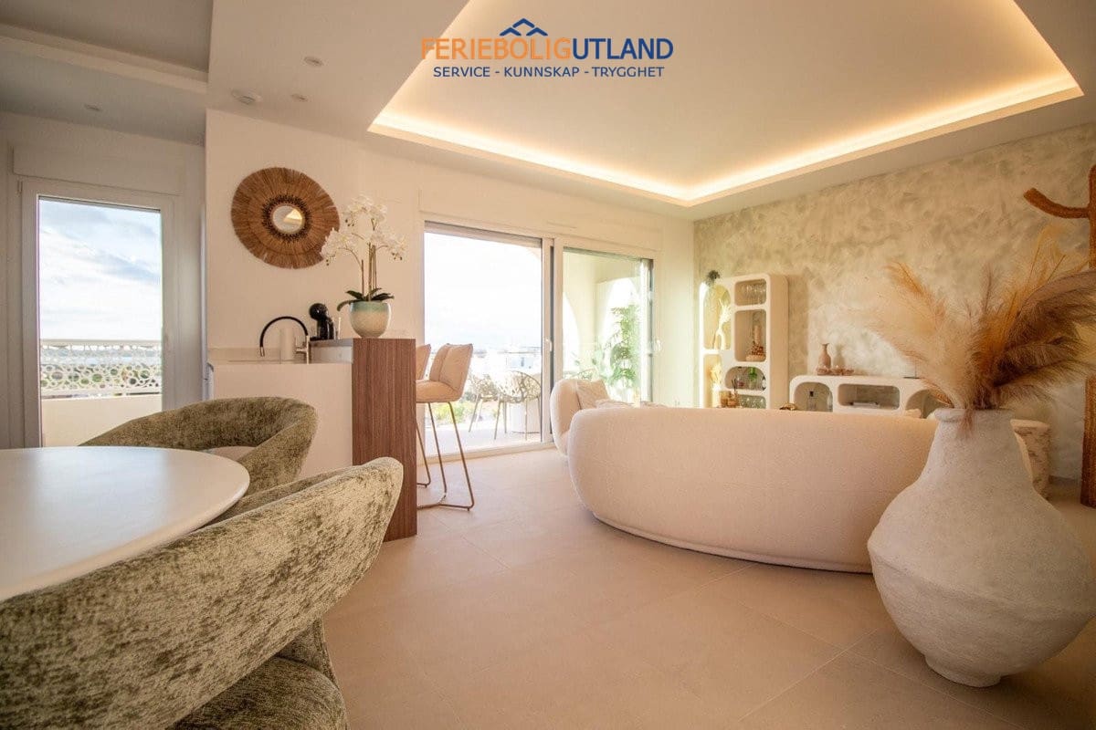 2 bedroom Penthouse for sale in Ciudad Quesada with pool - € 349,900 (Ref: 10007059)