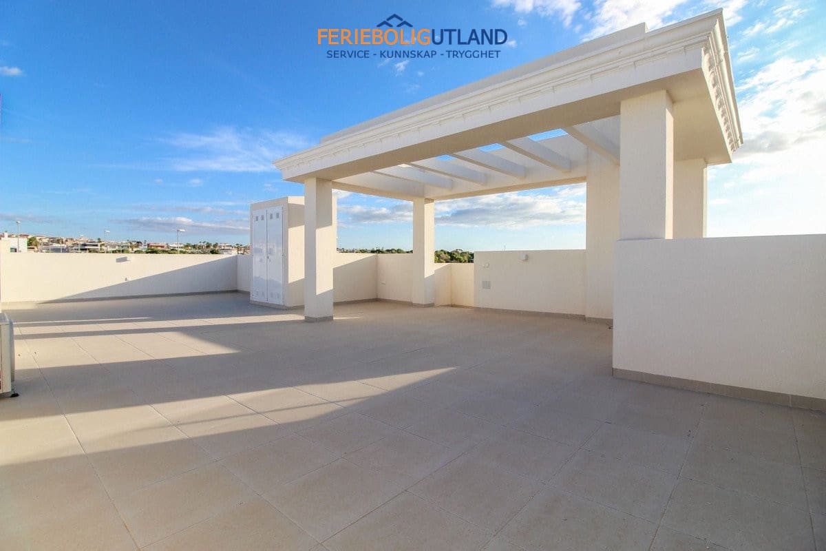 2 bedroom Penthouse for sale in Ciudad Quesada with pool - € 349,900 (Ref: 10007059)